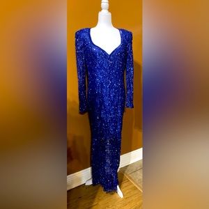 Ladies evening/prom/pageant dress covered in sequins and beading